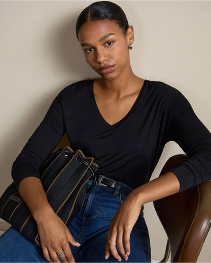 CAMISETA ESCOTE V DE VISCOSA BAMBÚN NEGRO