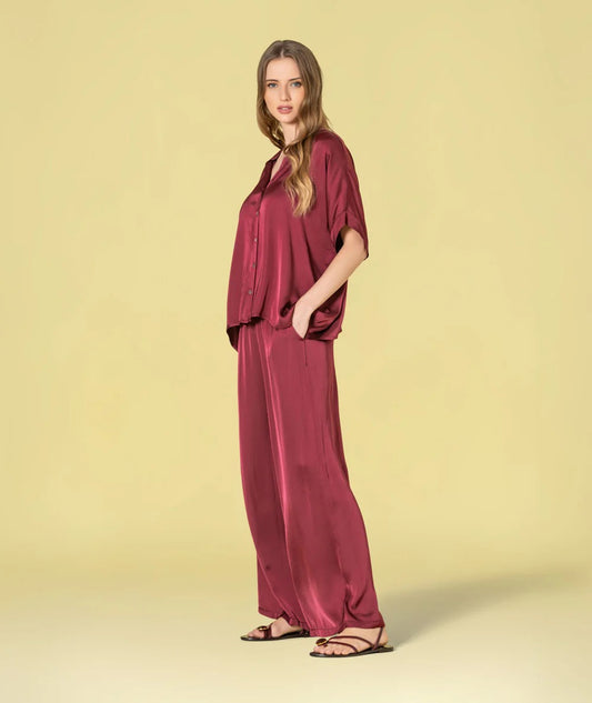 BLUSA SATINADA BURDEOS