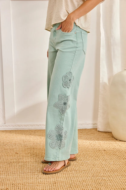 JEANS RECTOS BORDADO FLORAL ELECTRA AZUL