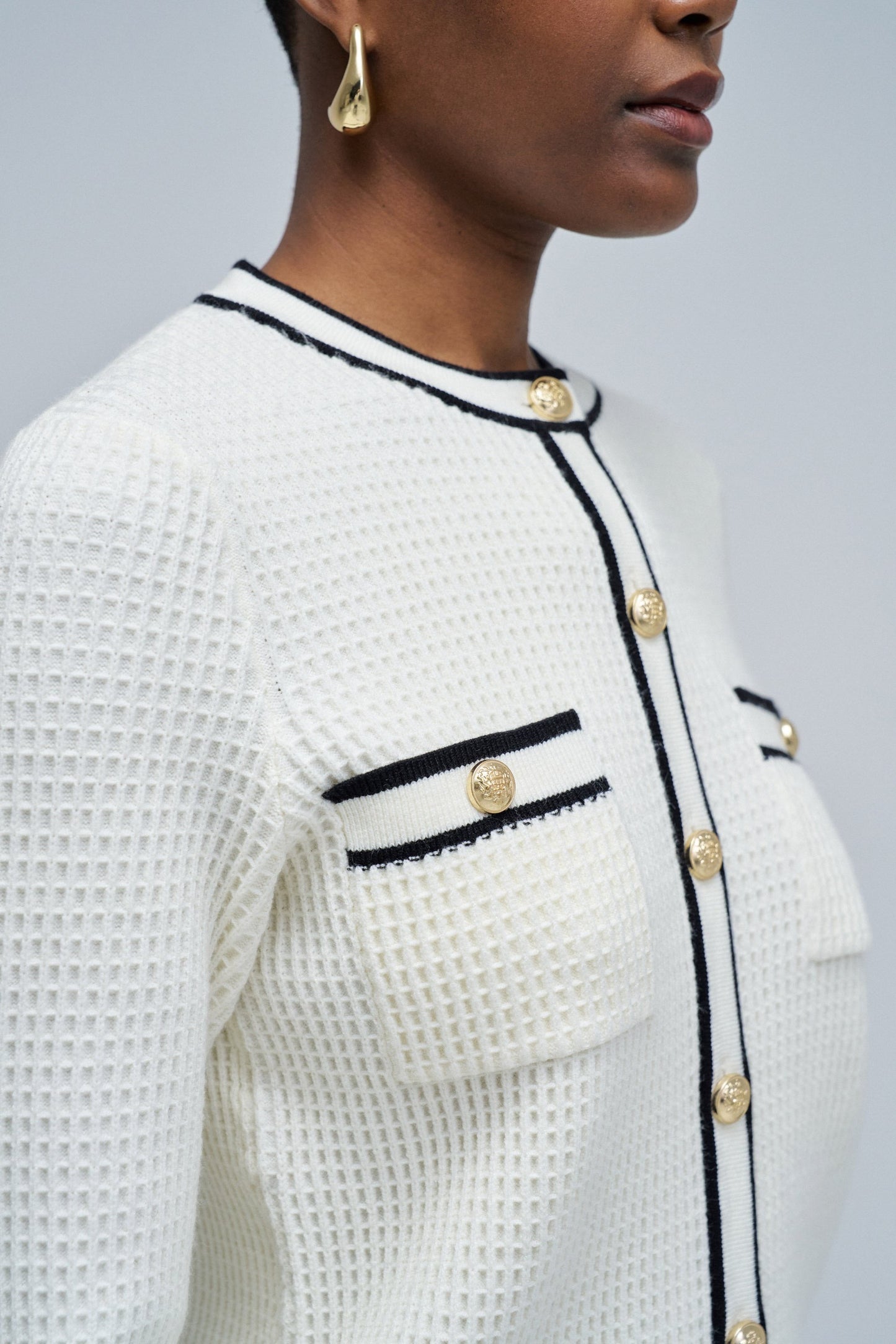 CARDIGAN CON BOTOTES DORADOS