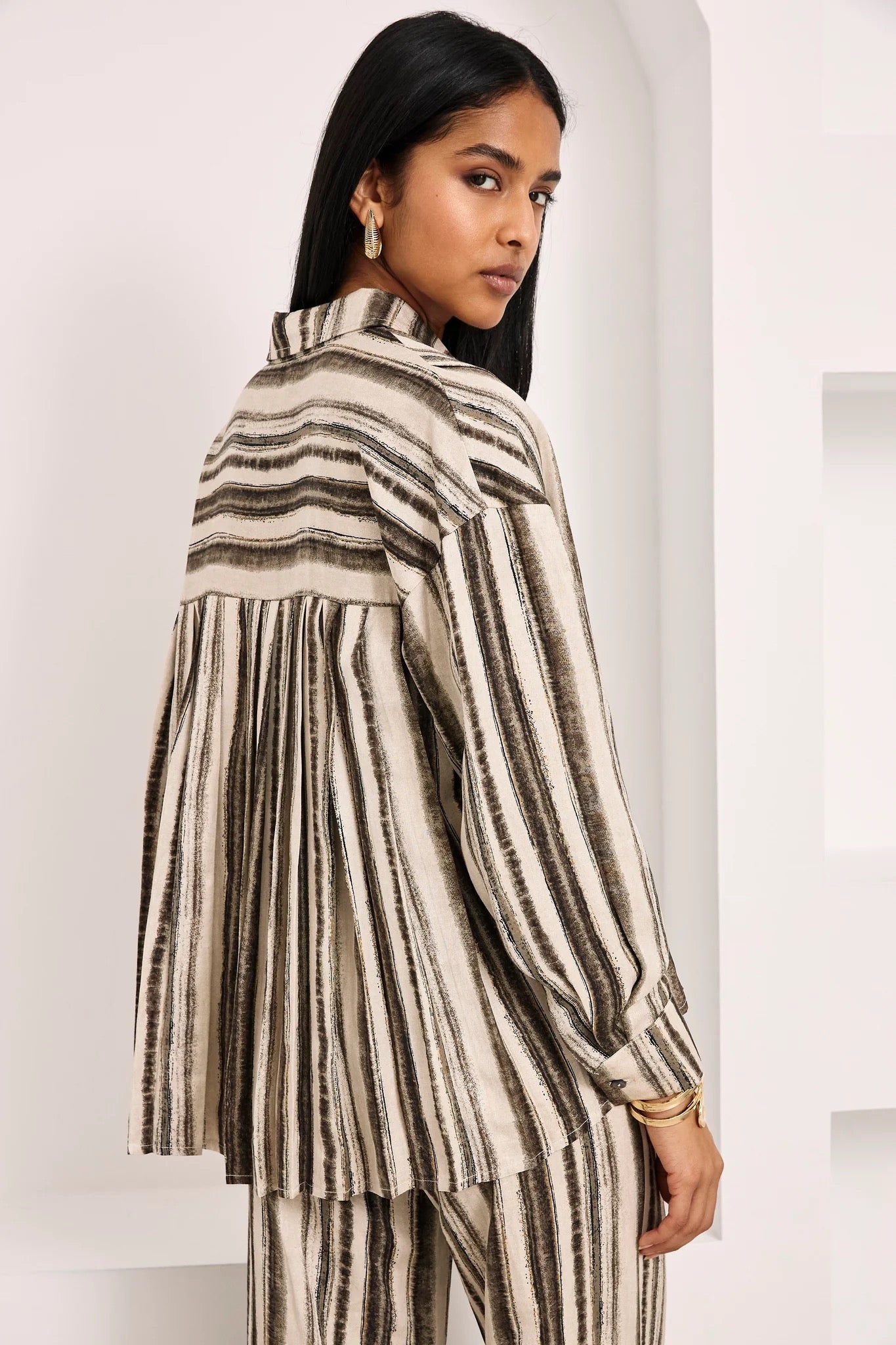 BLUSA CAMISERA OVERSIZED RAYAS TRAZOS IVORY