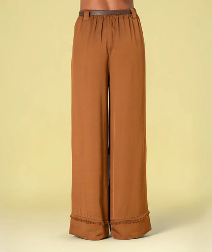 PANTALÓN CON CINTURÓN CARAMELO