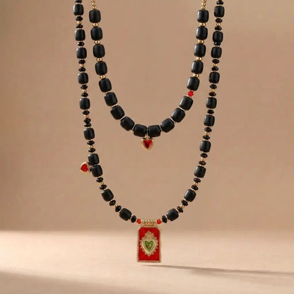 COLLAR LARGO CUENTAS NEGRAS CORAZÓN GRANDE