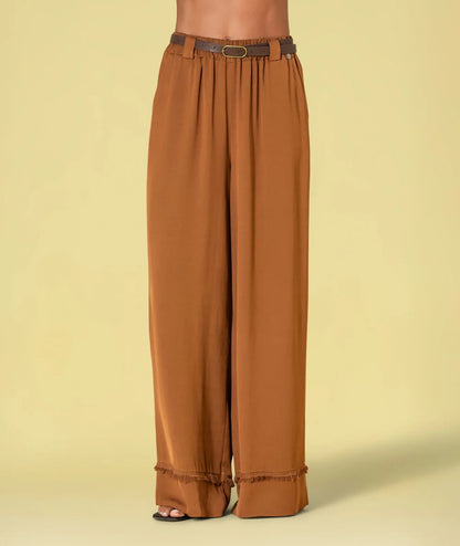PANTALÓN CON CINTURÓN CARAMELO