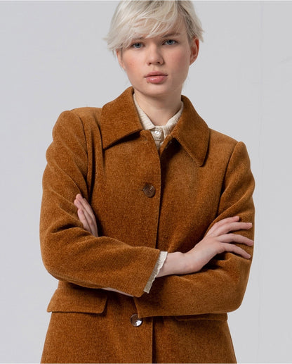 ABRIGO LARGO ESTRUCTURADO DE CHENILLA MOSTAZA