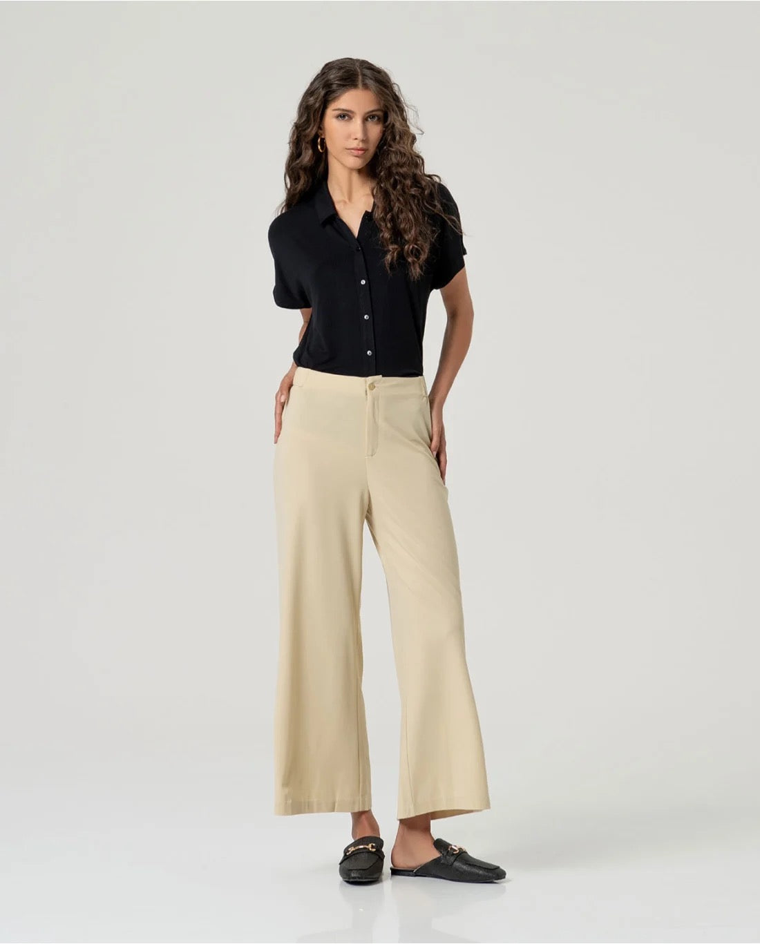PANTALÓN RECTO CROP CON CINTURA ELÁSTICA CRUDO