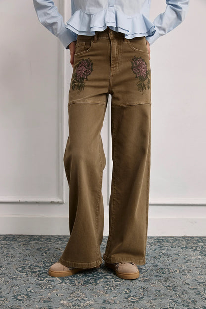 JEANS FLORES BORDADAS CAQUI