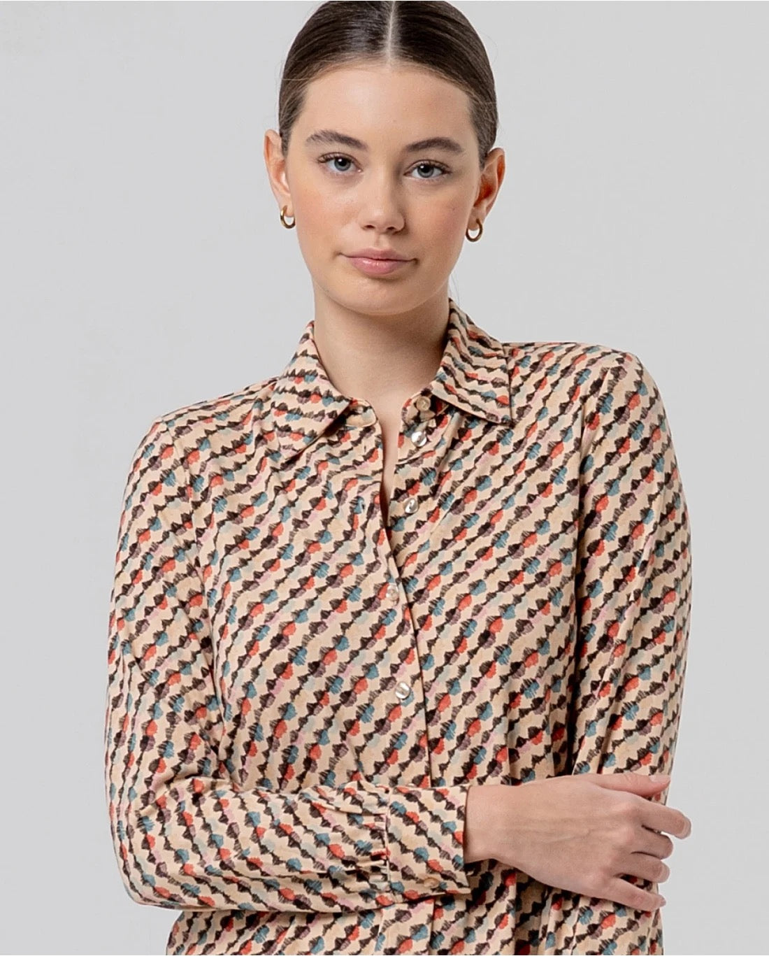 CAMISA AMPLIA ESTAMPADO GEOMÉTRICO CRUDO