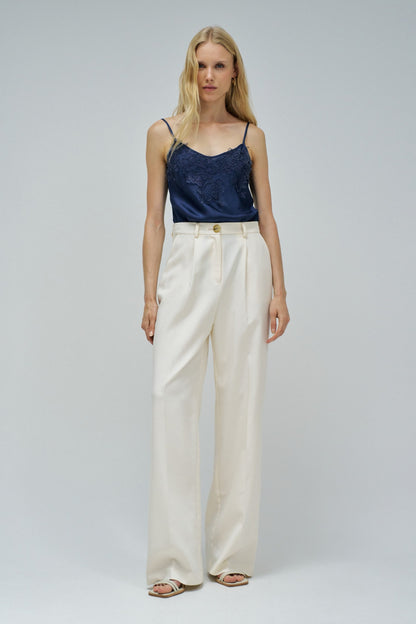 TOP SATINADO CON ENCAJE AZUL