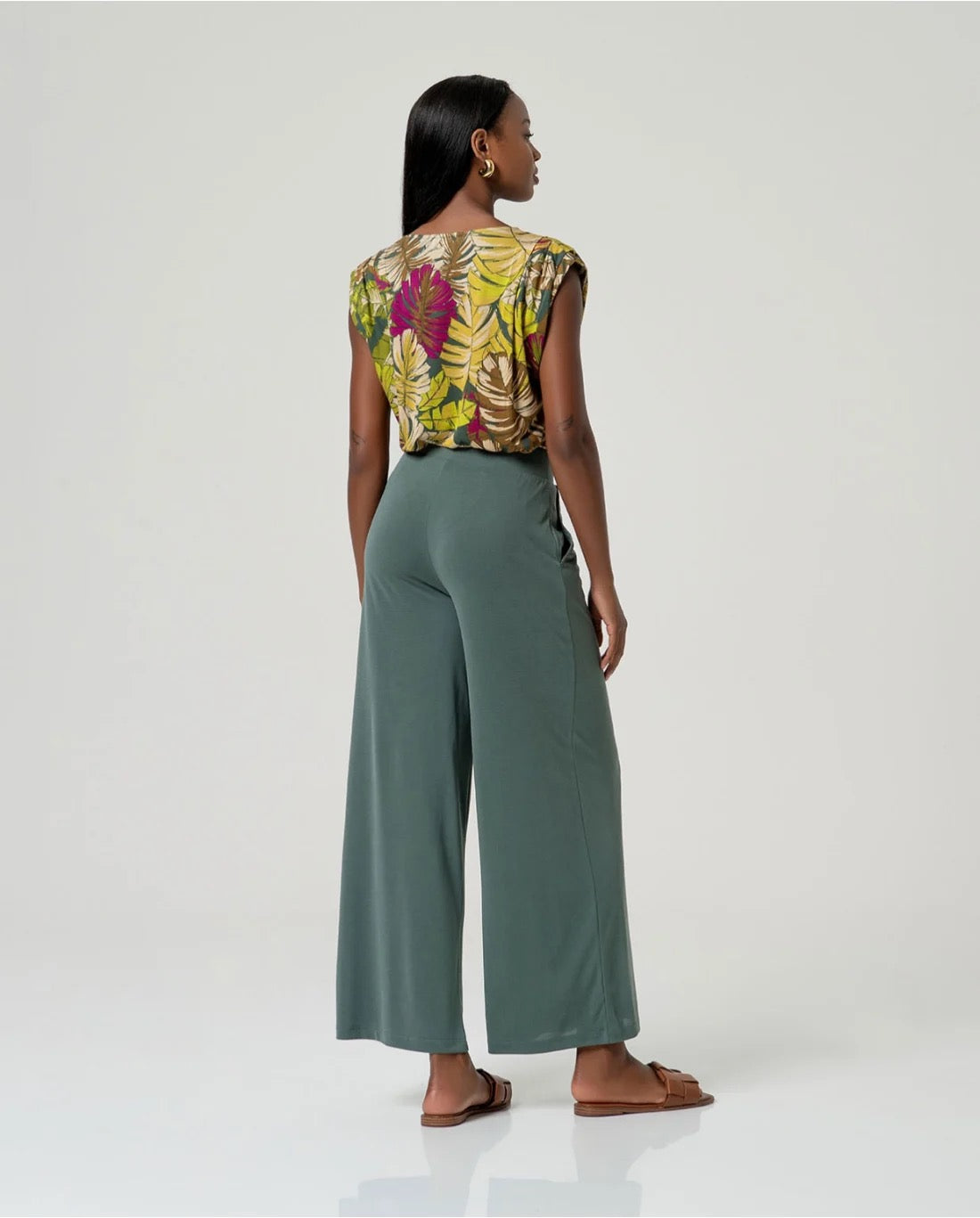 PANTALÓN AMPLIO CON CINTURA ELÁSTICA VERDE BOTELLA