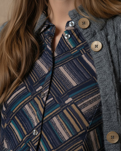 VESTIDO CAMISERO GEOMÉTRICO CON CINTURÓN AZUL