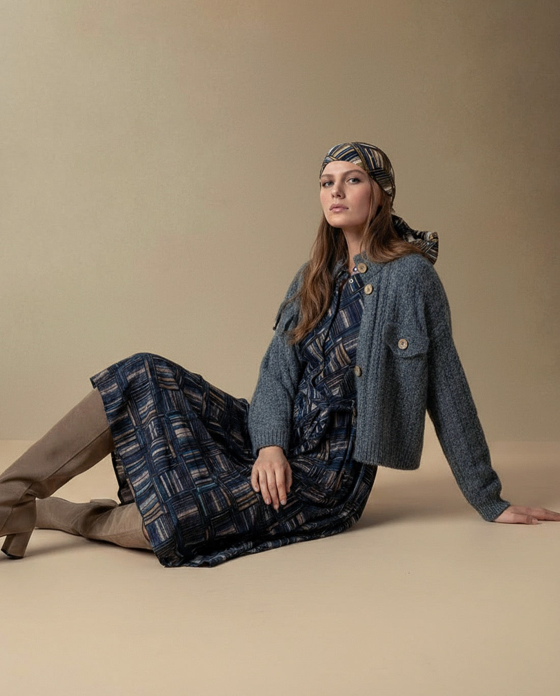 VESTIDO CAMISERO GEOMÉTRICO CON CINTURÓN AZUL