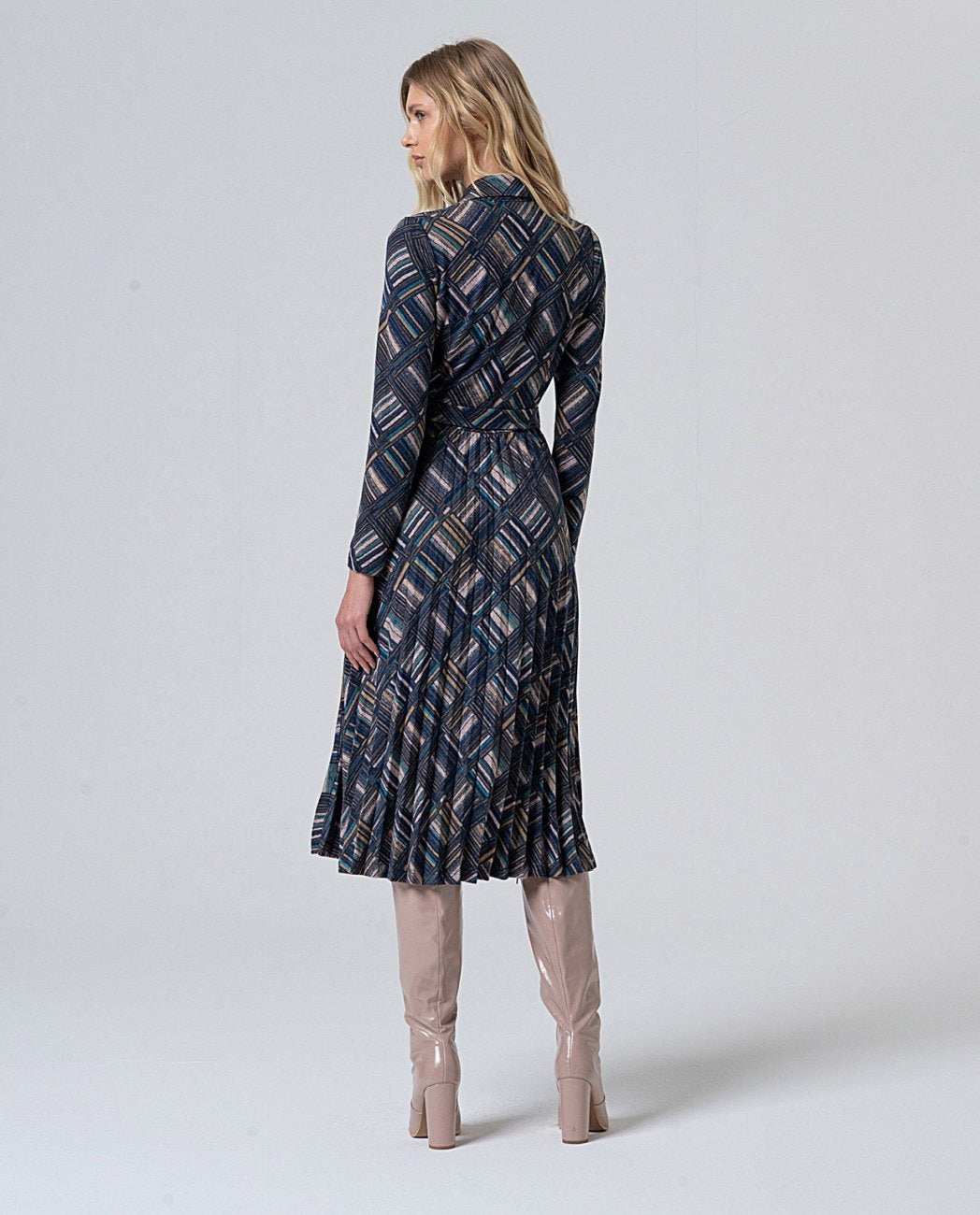 VESTIDO CAMISERO GEOMÉTRICO CON CINTURÓN AZUL