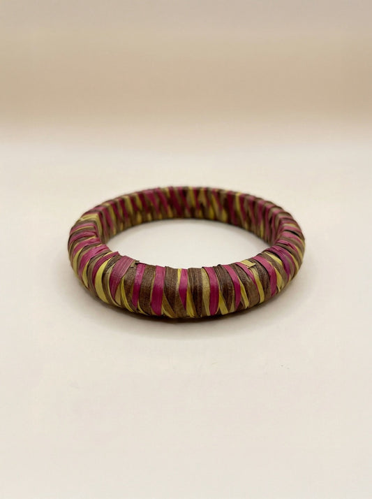 PULSERA FINA CON HILO ROSA Y KAKI