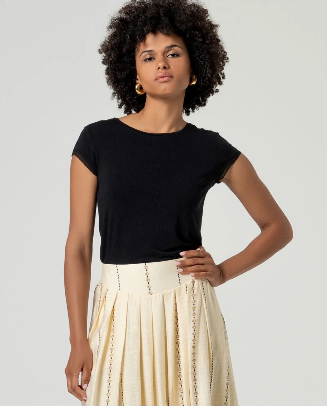 FALDA MIDI BORDADA CINTURA ELÁSTICA CRUDO