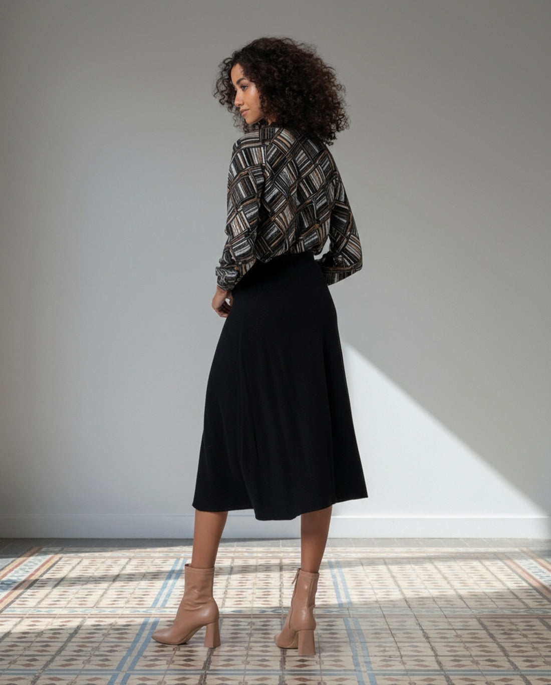 FALDA DE TRICOT COLOR LISO NEGRO