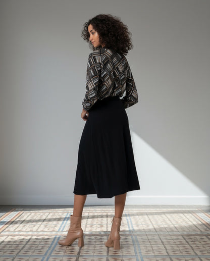 FALDA DE TRICOT COLOR LISO NEGRO