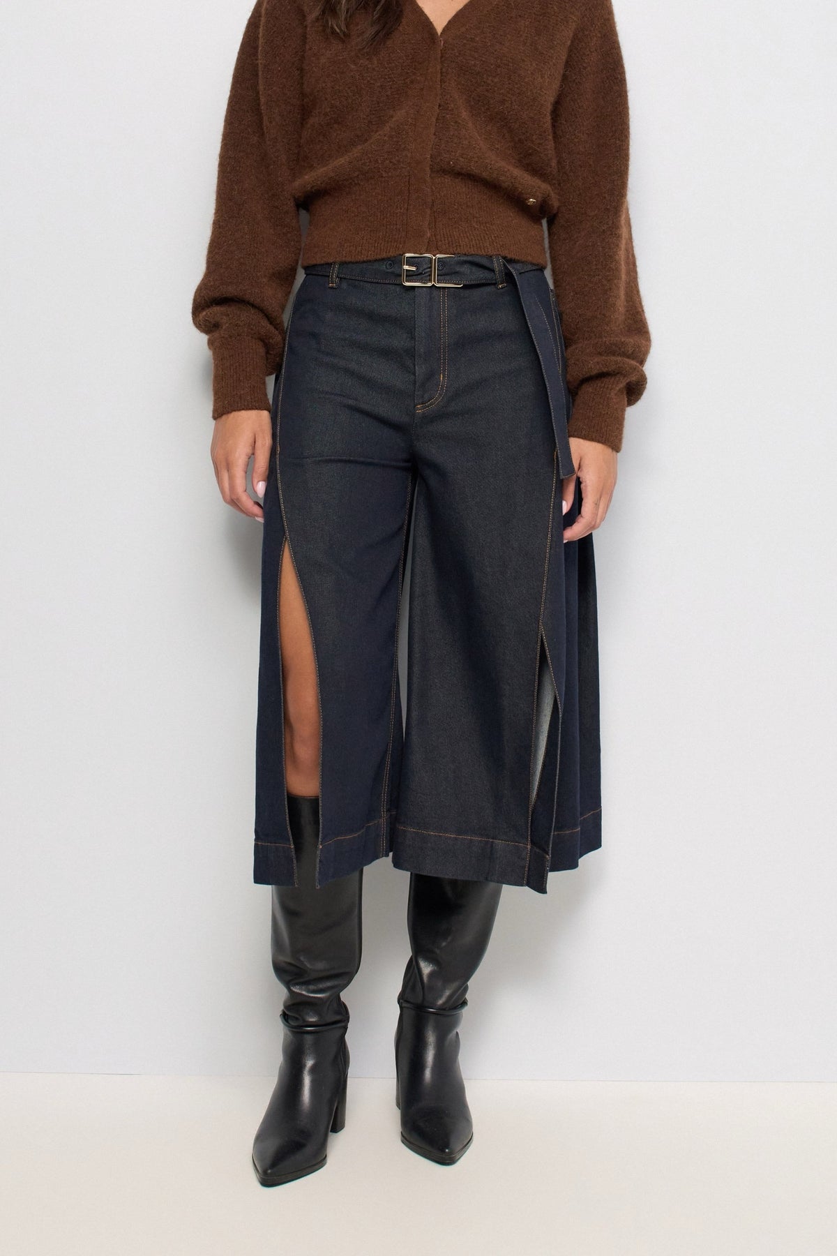 PANTALONES CHINO CROPPED WIDE CON ABERTURAS