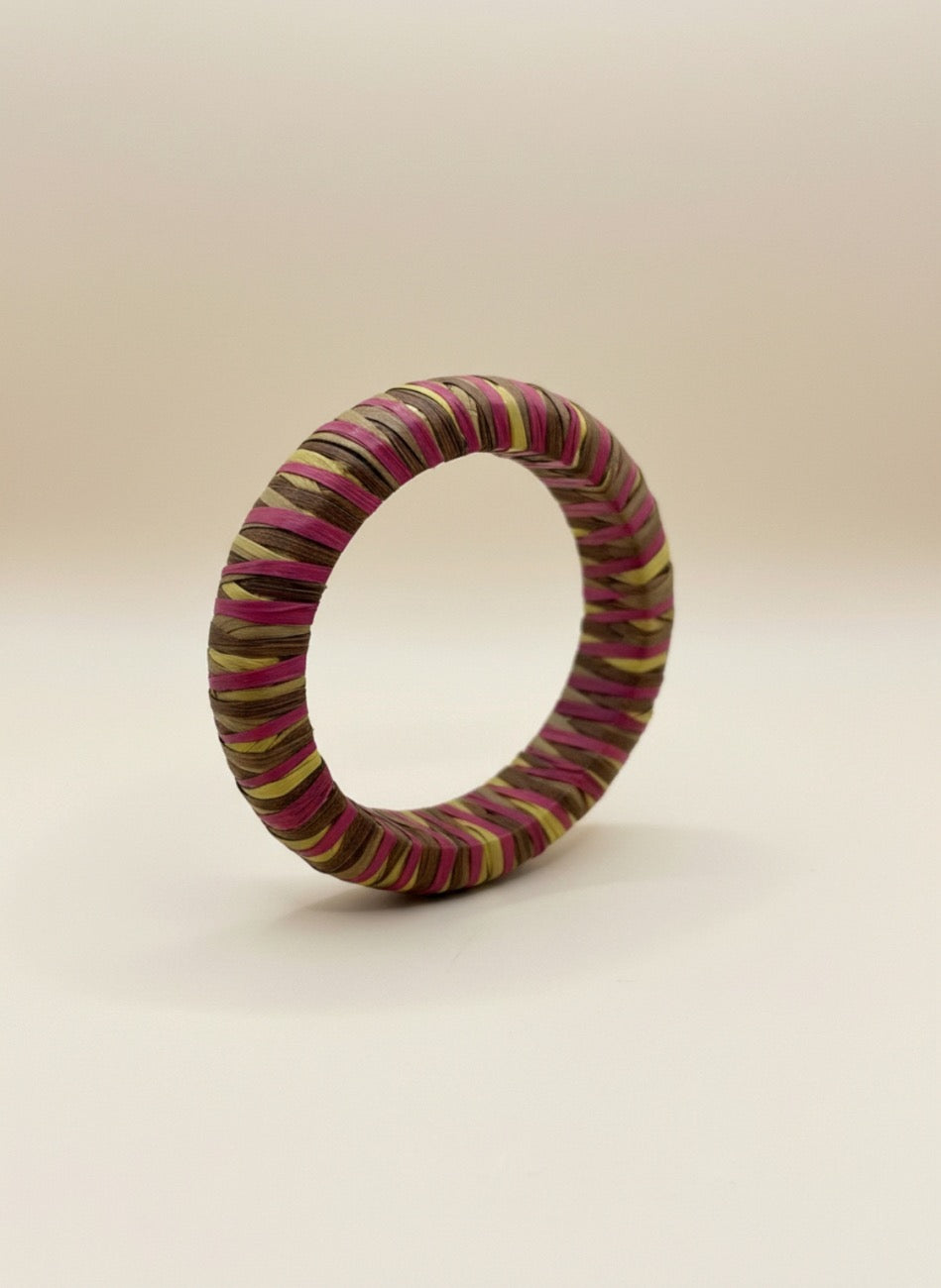 PULSERA FINA HILO FUCSIA/KAKI