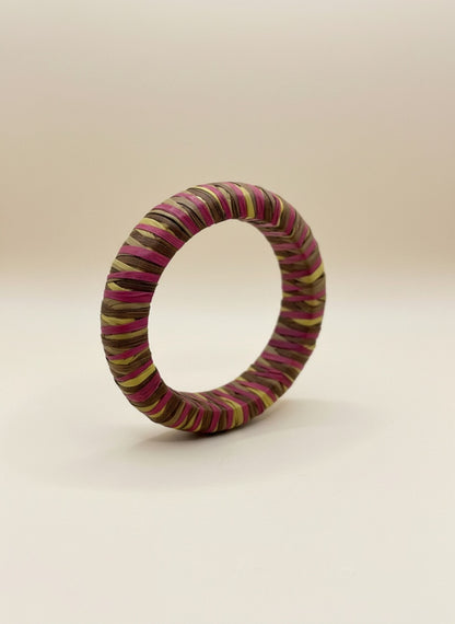 PULSERA FINA HILO FUCSIA/KAKI