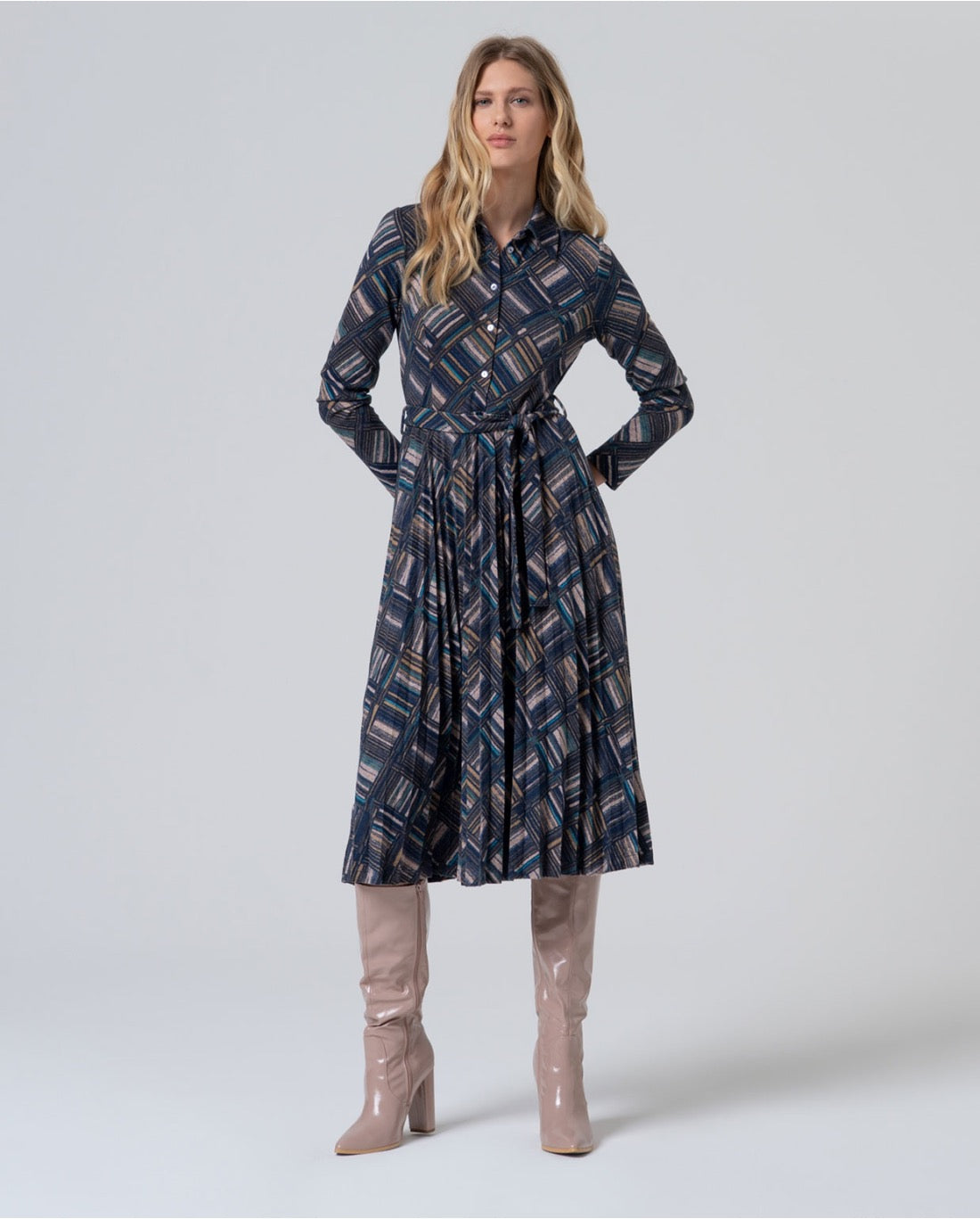 VESTIDO CAMISERO GEOMÉTRICO CON CINTURÓN AZUL