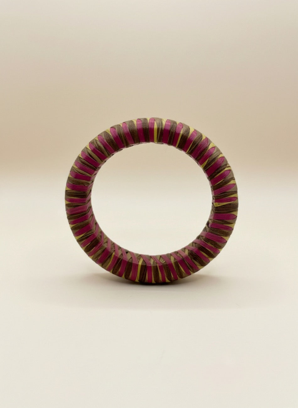 PULSERA FINA HILO FUCSIA/KAKI