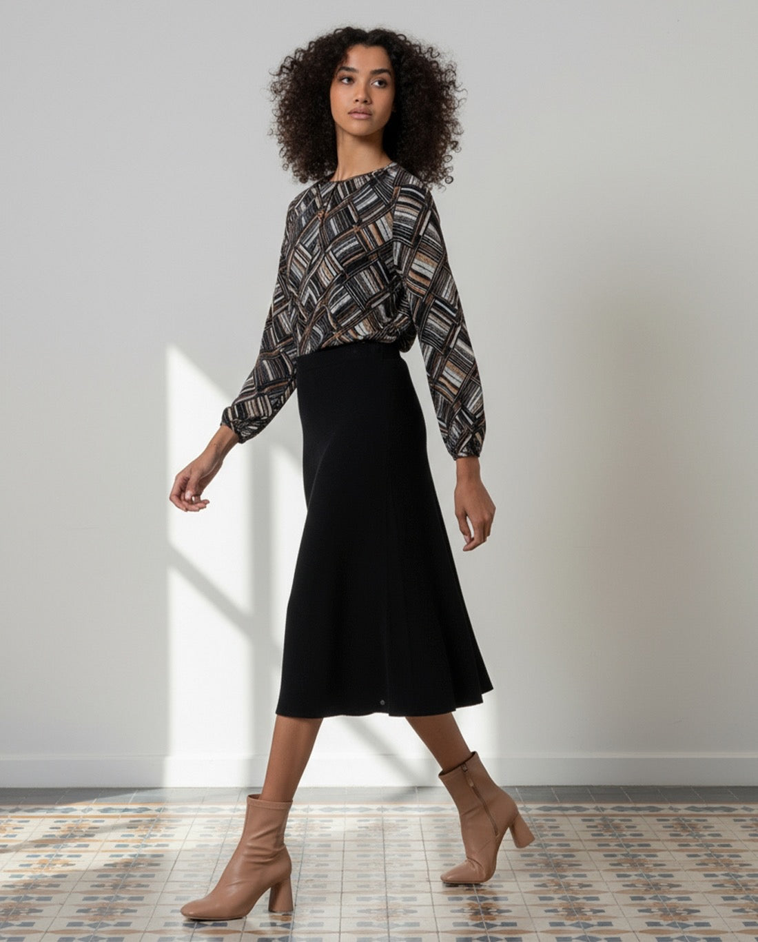 FALDA DE TRICOT COLOR LISO NEGRO