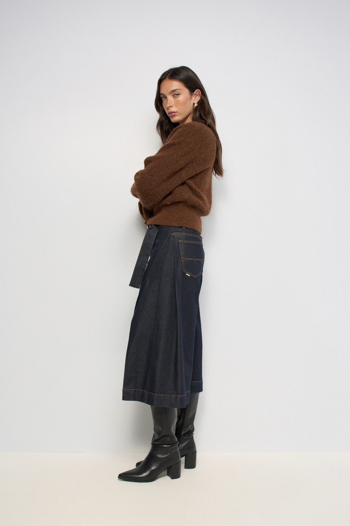 PANTALONES CHINO CROPPED WIDE CON ABERTURAS