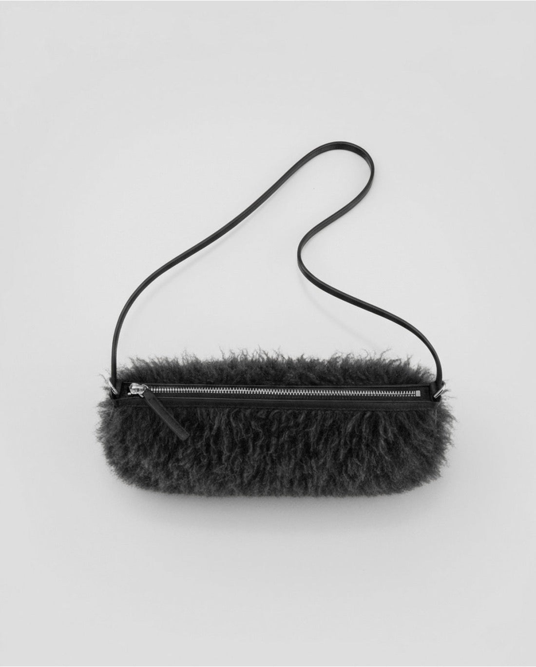BOLSO BAGUETTE DE PELO NEGRO