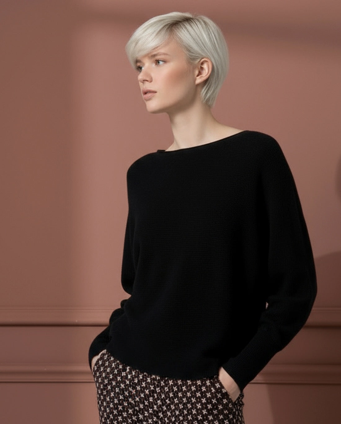 JERSEY ESCOTE BARCO CON MANGAS ABULLONADAS NEGRO