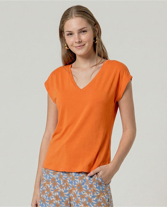 CAMISETA ESCOTE PICO NARANJA
