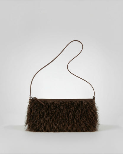 BOLSO BAGUETTE DE PELO MARRÓN