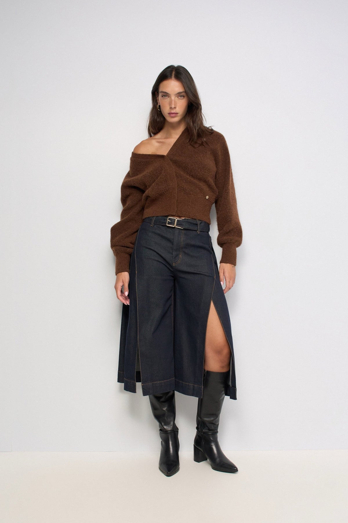 PANTALONES CHINO CROPPED WIDE CON ABERTURAS