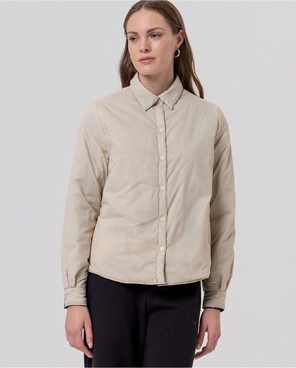 SOBRECAMISA ACOLCHADA CON CUELLO CAMISERO NEGRO