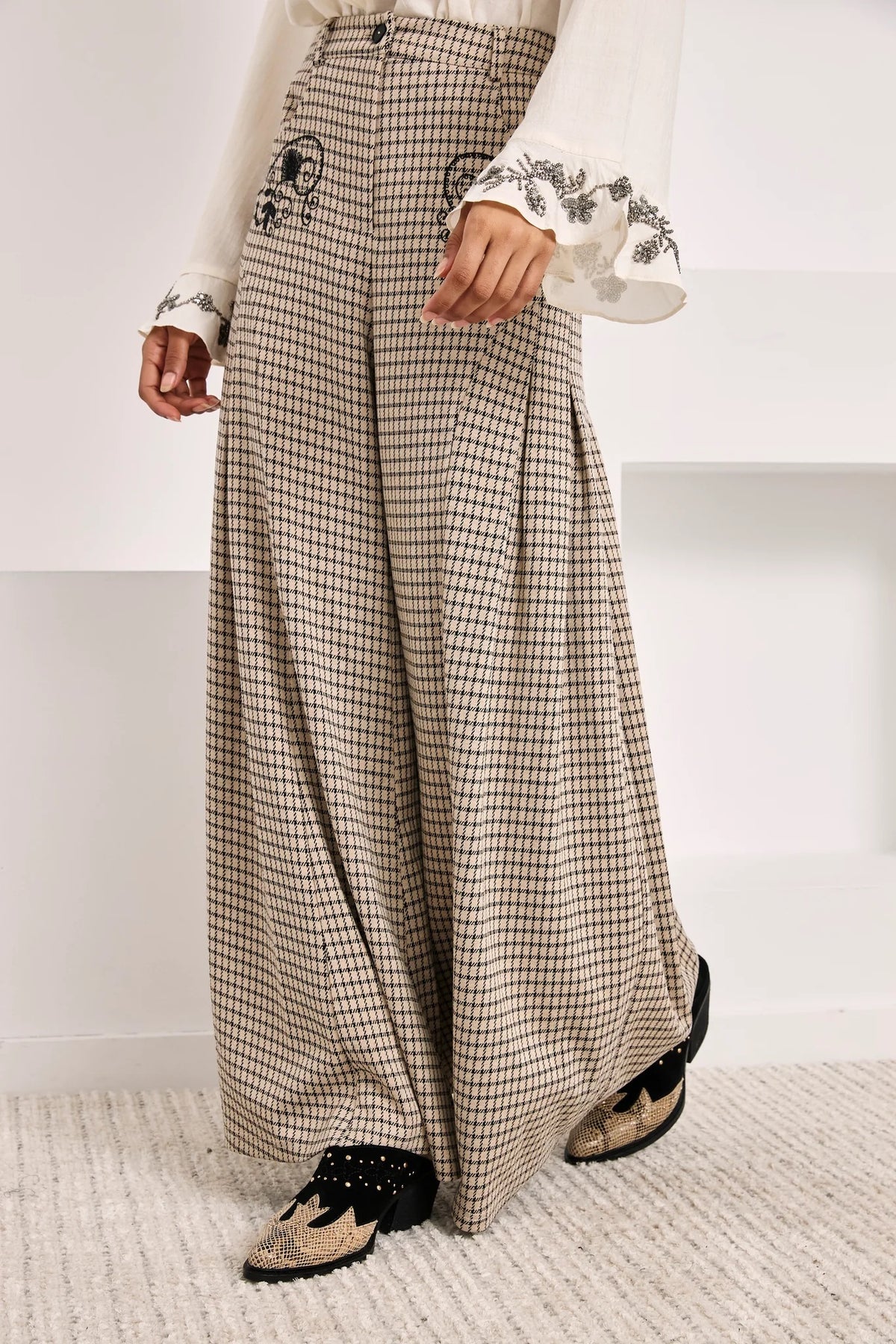 PANTALÓN PALAZZO CUADROS CON BORDADOS IVORY