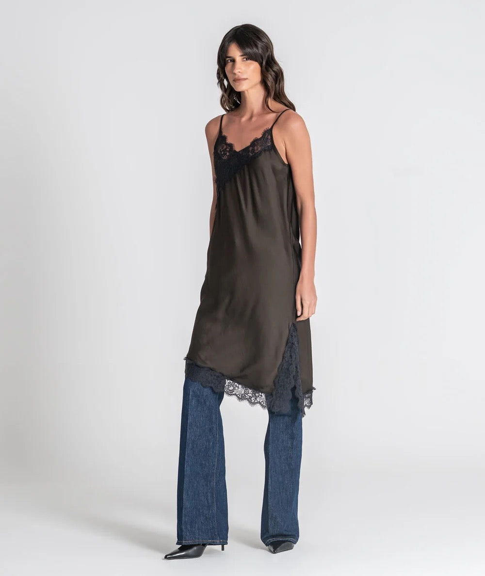 VESTIDO SATINADO ENCAJE MOKA