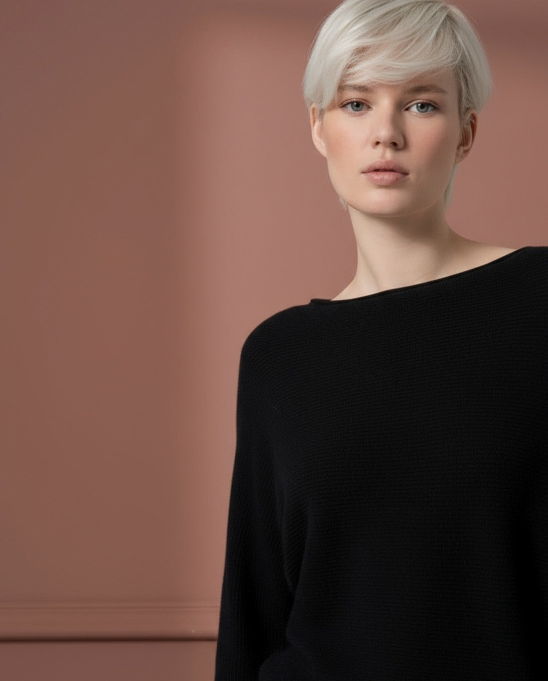 JERSEY ESCOTE BARCO CON MANGAS ABULLONADAS NEGRO