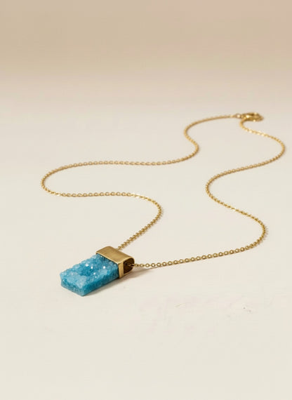 COLGANTE PIEDRA DRUSA HILOS DE ORO AZUL TURQUESA