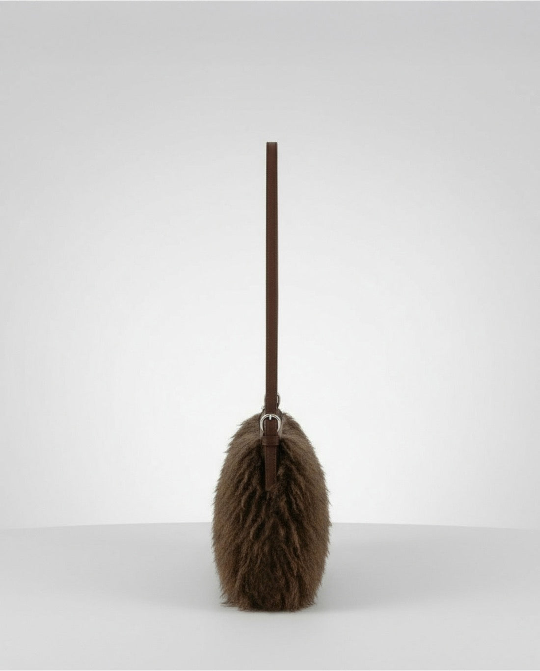 BOLSO BAGUETTE DE PELO MARRÓN