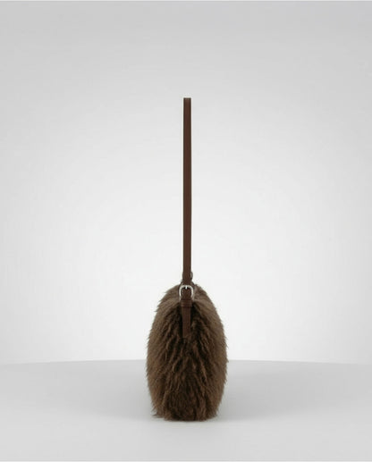 BOLSO BAGUETTE DE PELO MARRÓN