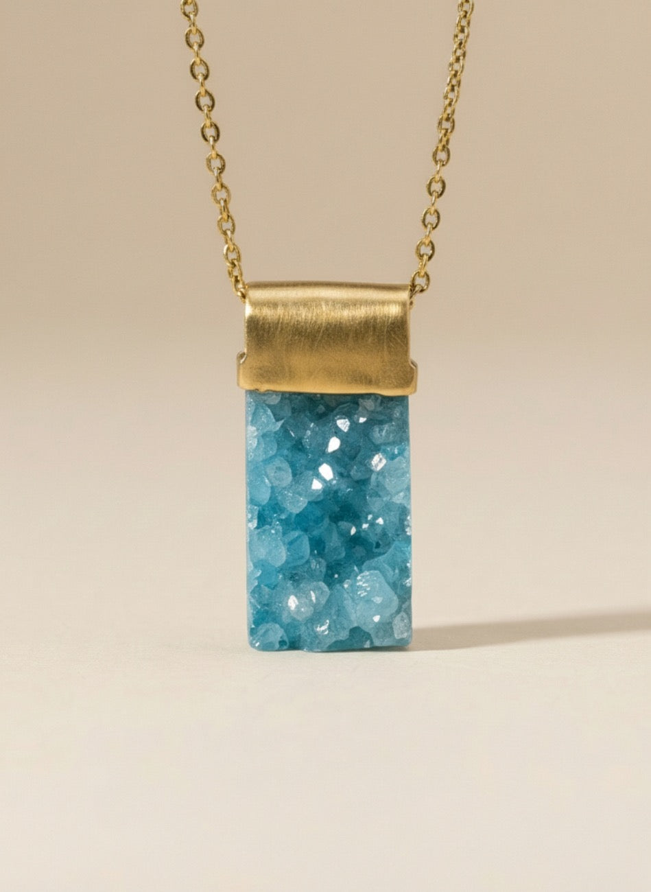 COLGANTE PIEDRA DRUSA HILOS DE ORO AZUL TURQUESA