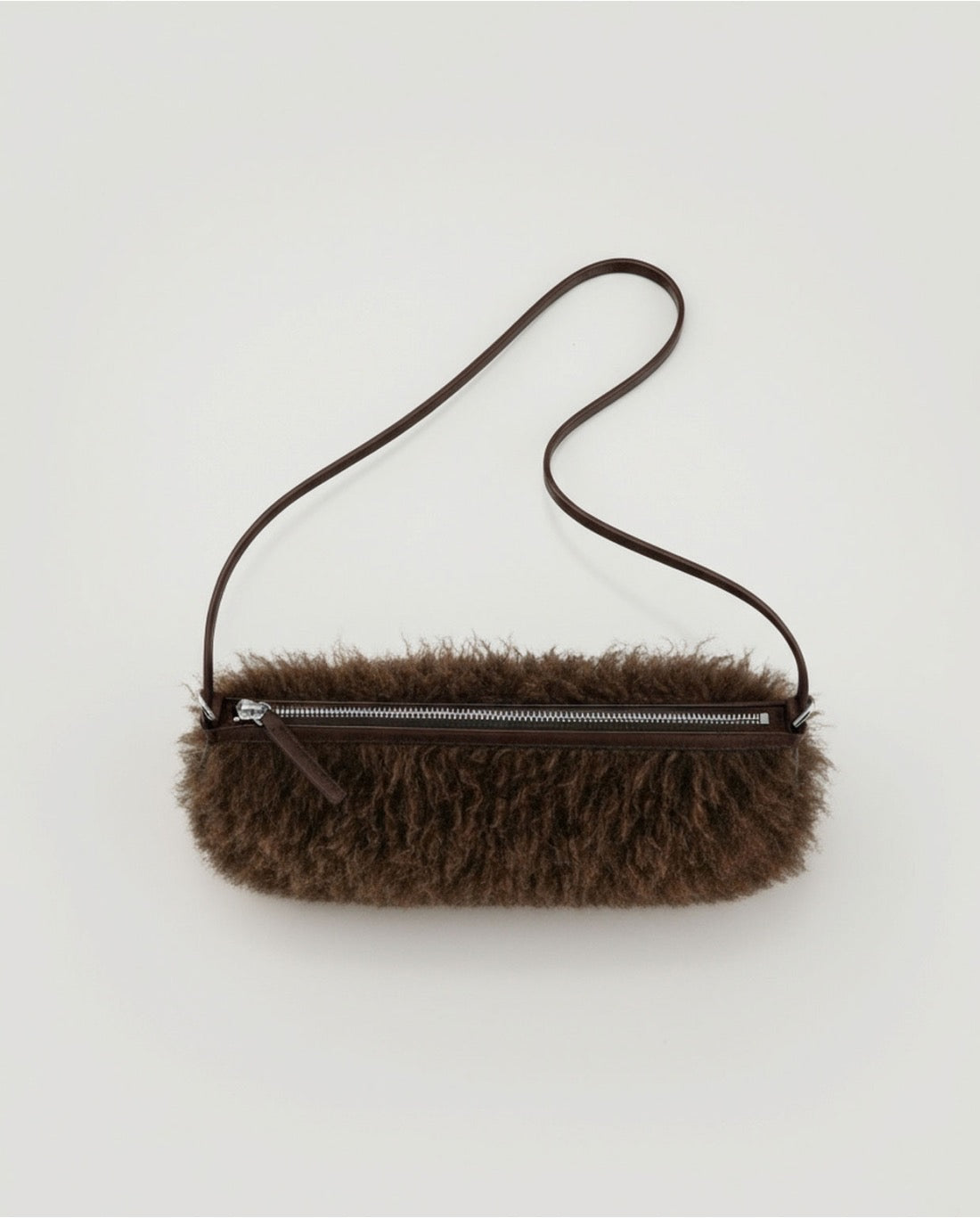BOLSO BAGUETTE DE PELO MARRÓN