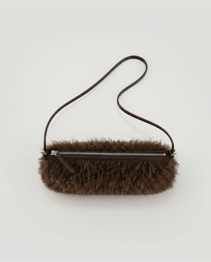 BOLSO BAGUETTE DE PELO MARRÓN