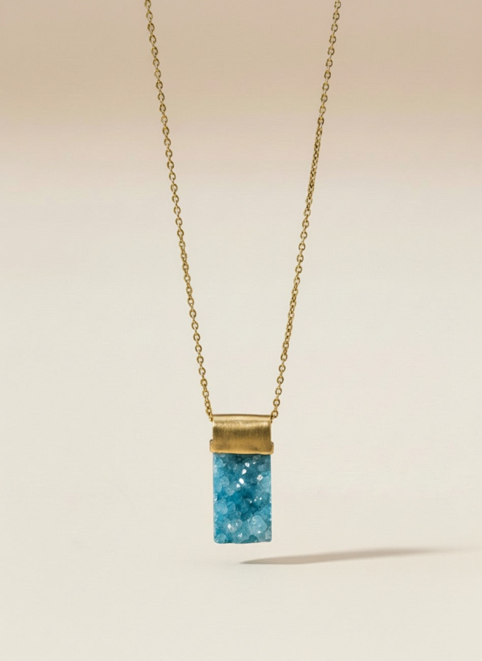 COLGANTE PIEDRA DRUSA HILOS DE ORO AZUL TURQUESA