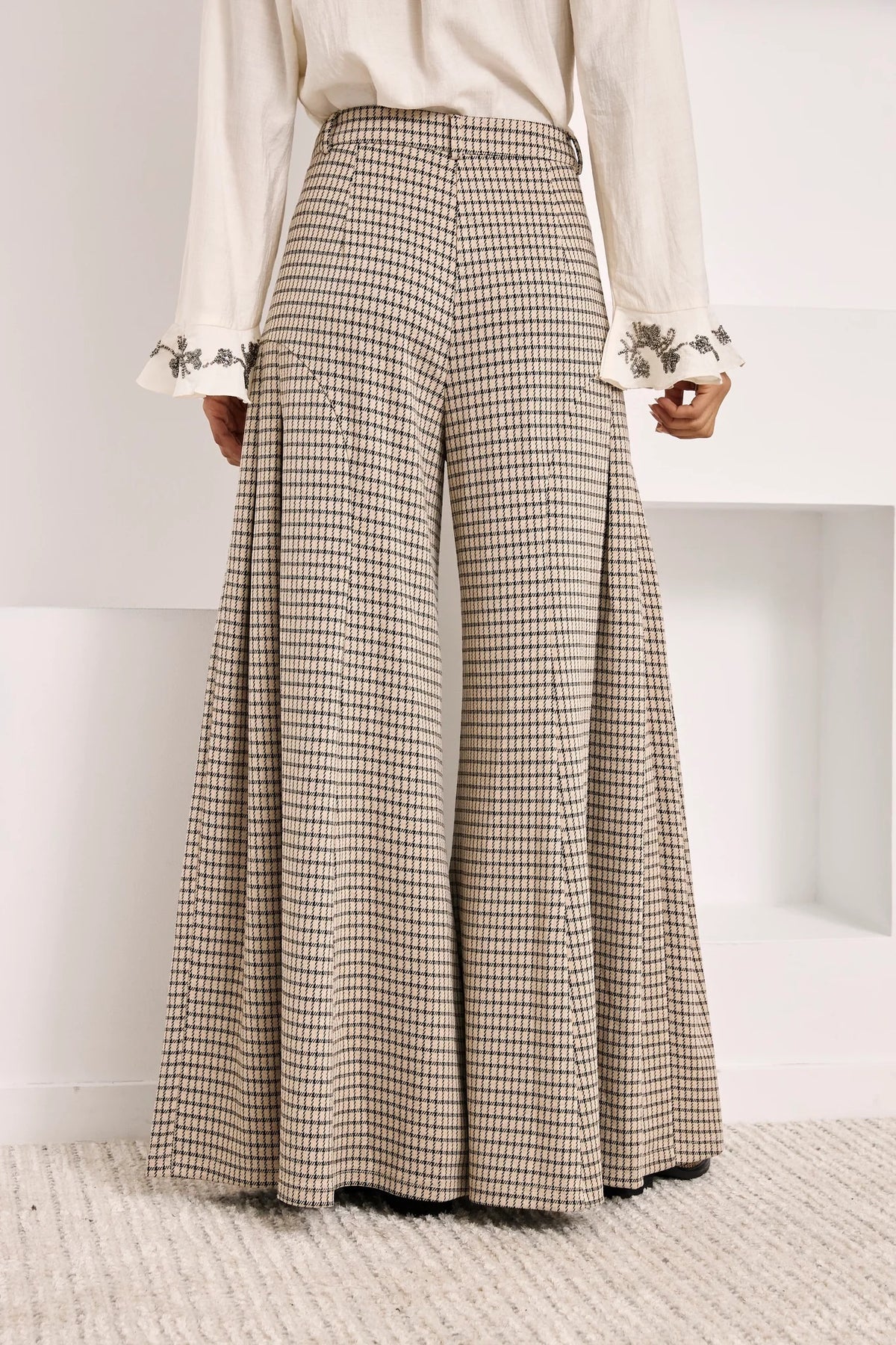 PANTALÓN PALAZZO CUADROS CON BORDADOS IVORY