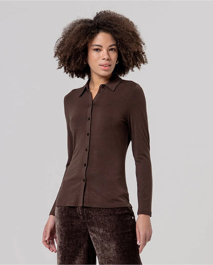 CAMISA AJUSTADA DE BAMBÚ CHOCOLOTE