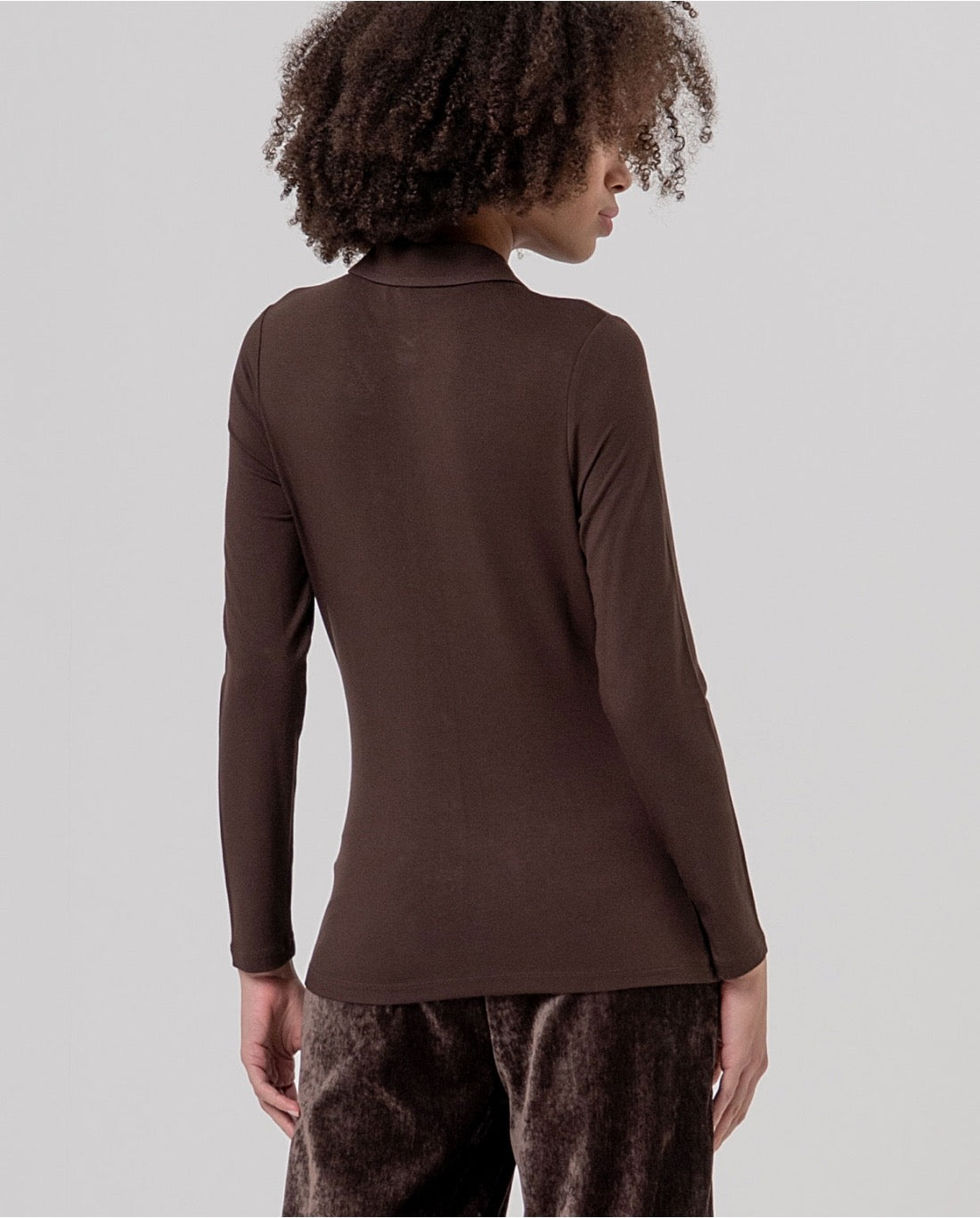 CAMISA AJUSTADA DE BAMBÚ CHOCOLOTE