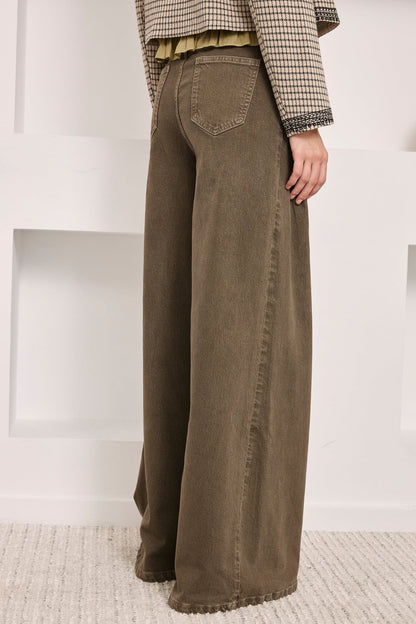 JEANS ANCHOS PINZAS CAQUI