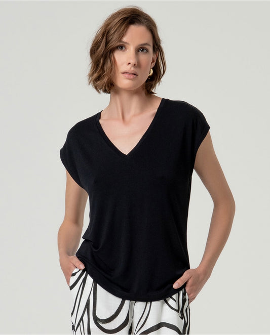 CAMISETA ESCOTE PICO BAMBÚ NEGRO