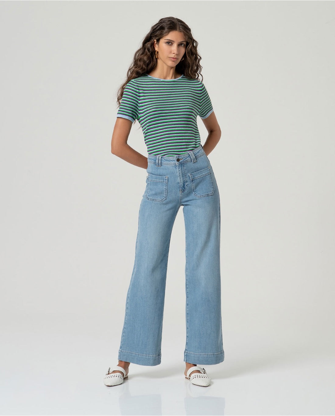 PANTALÓN VAQUERO RECTO CON BOLSILLOS PARCHE AZUL CLARO